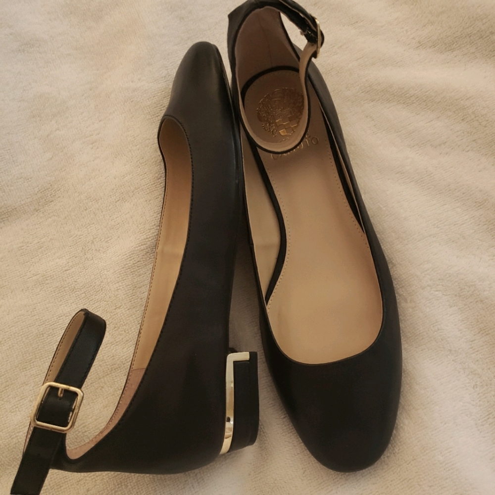New Vince Camuto black shoes (box included)